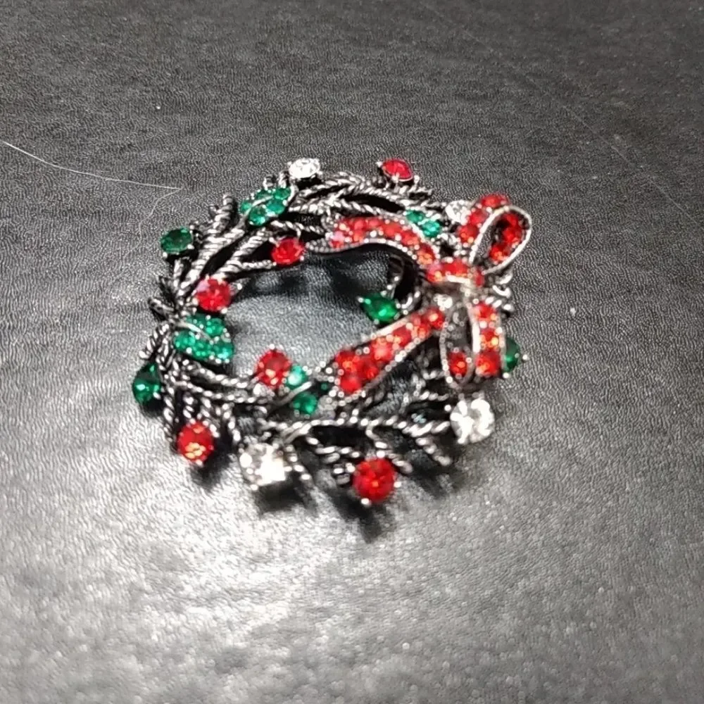 Silver tone holiday wreath brooch